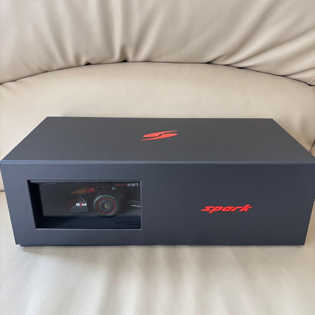 1/18 スパーク レッドブルRB18 M.フェルスタッペン